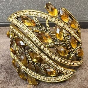 ✨ Yuhong Stamped Brass-Gold Tone Bracelet. Hinged Cuff & Leaf Stone/Gem Design ✨